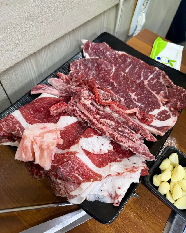 푸짐한 고기 한 상