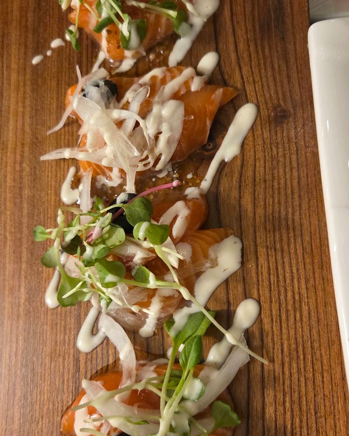 백운한정식 연어회