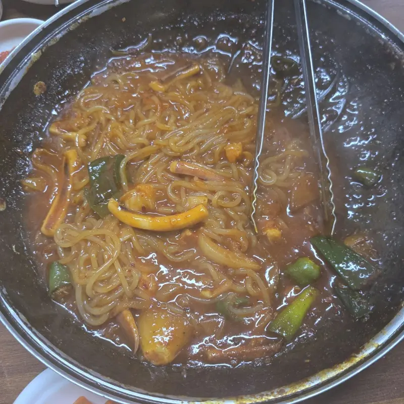 오징어볶음과 쫄면사리