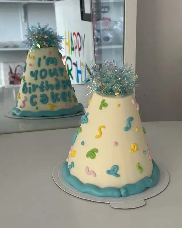 파티햇 모양의 귀여운 케이크