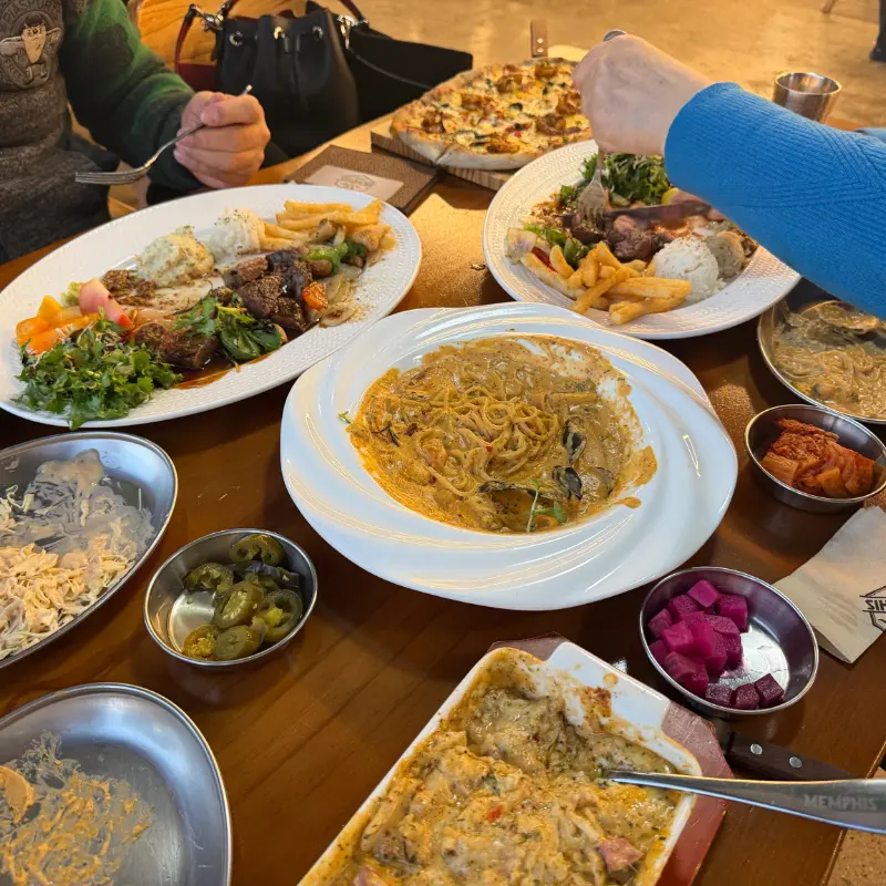 가족 외식 테이블