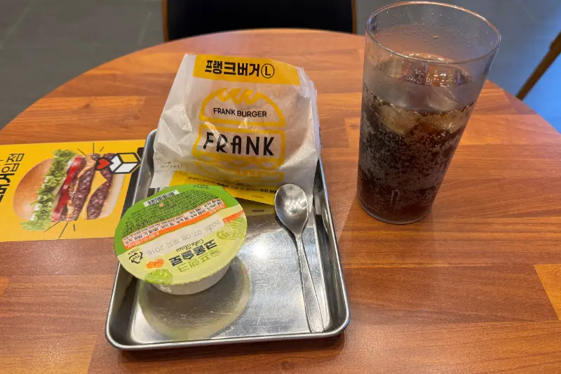 깔끔한 매장 내부