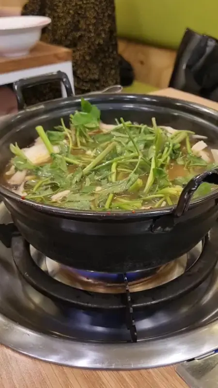 미나리가 듬뿍 들어간 육수