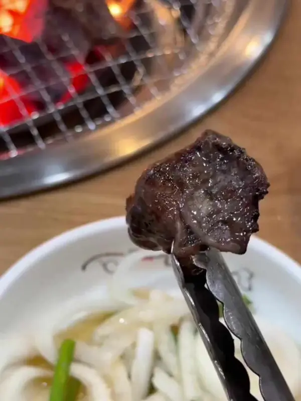 잘 익은 갈비살 한 점