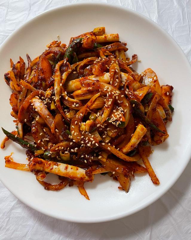 윤기가 흐르는 오징어볶음