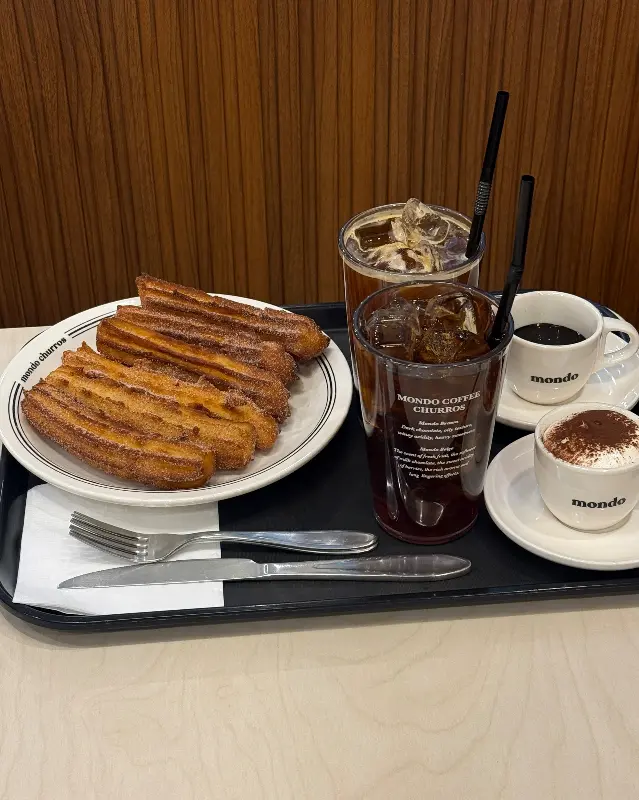 다양한 음료와 츄러스