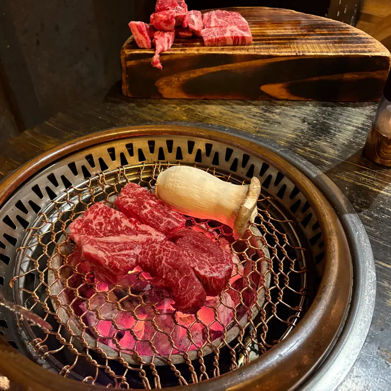 숯불에 구워지는 소고기