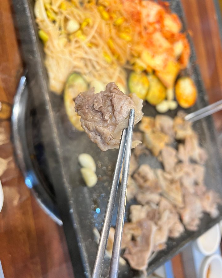 잘 익은 대패삼겹살