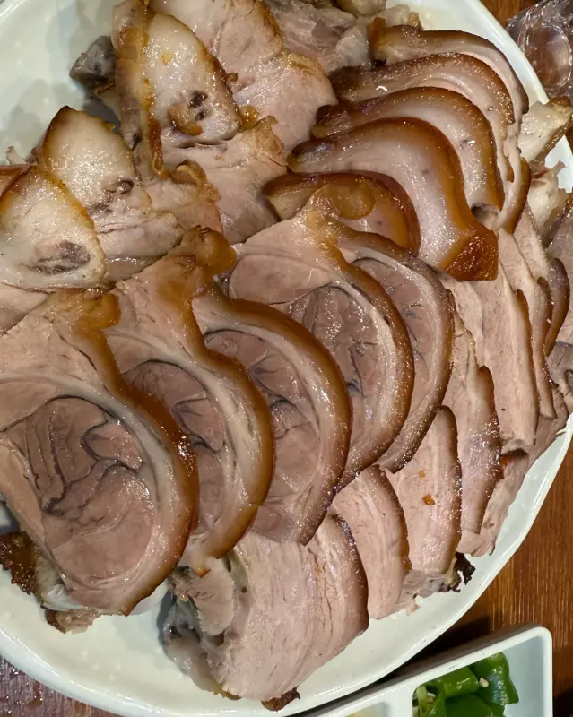 윤기가 흐르는 족발