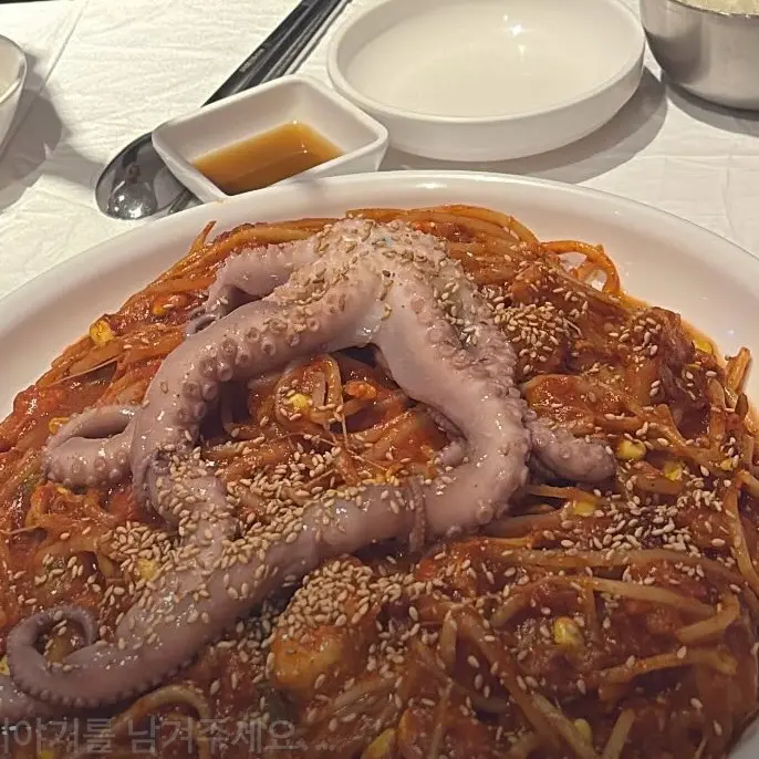낙지가 통째로 올라간 아구찜