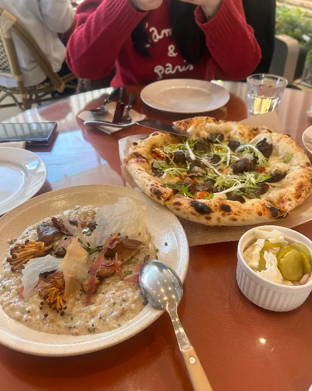 루꼴라 새우 피자와 트리플 크림 리조또