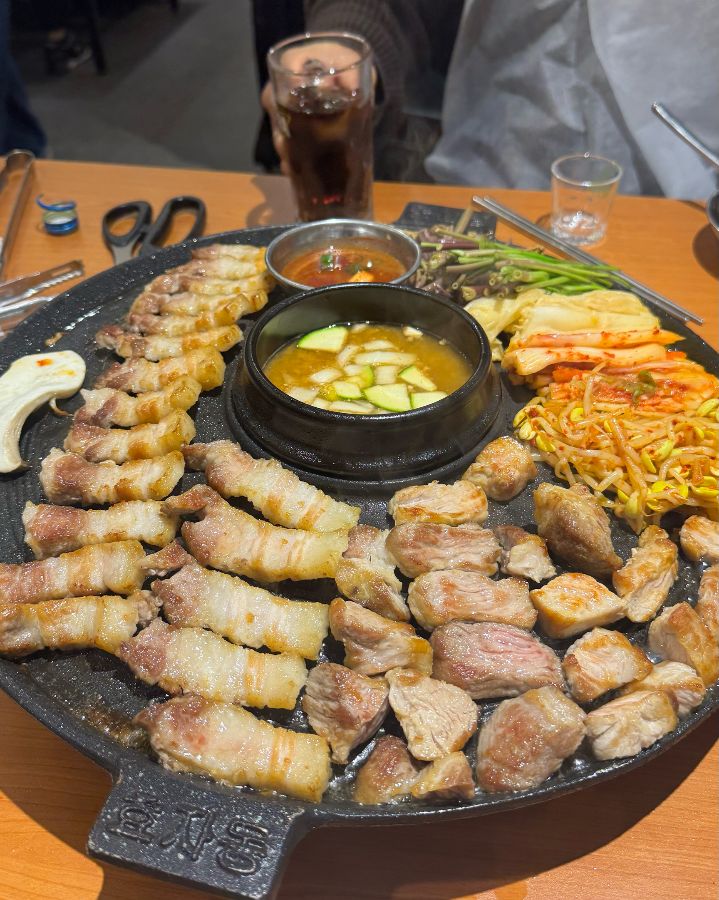 노릇하게 구워진 삼겹살