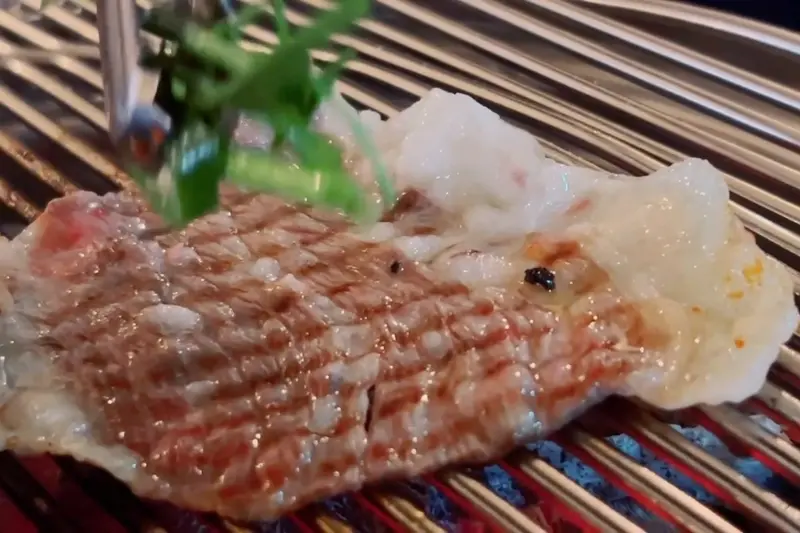 미나리와 함께 구워먹는 고기