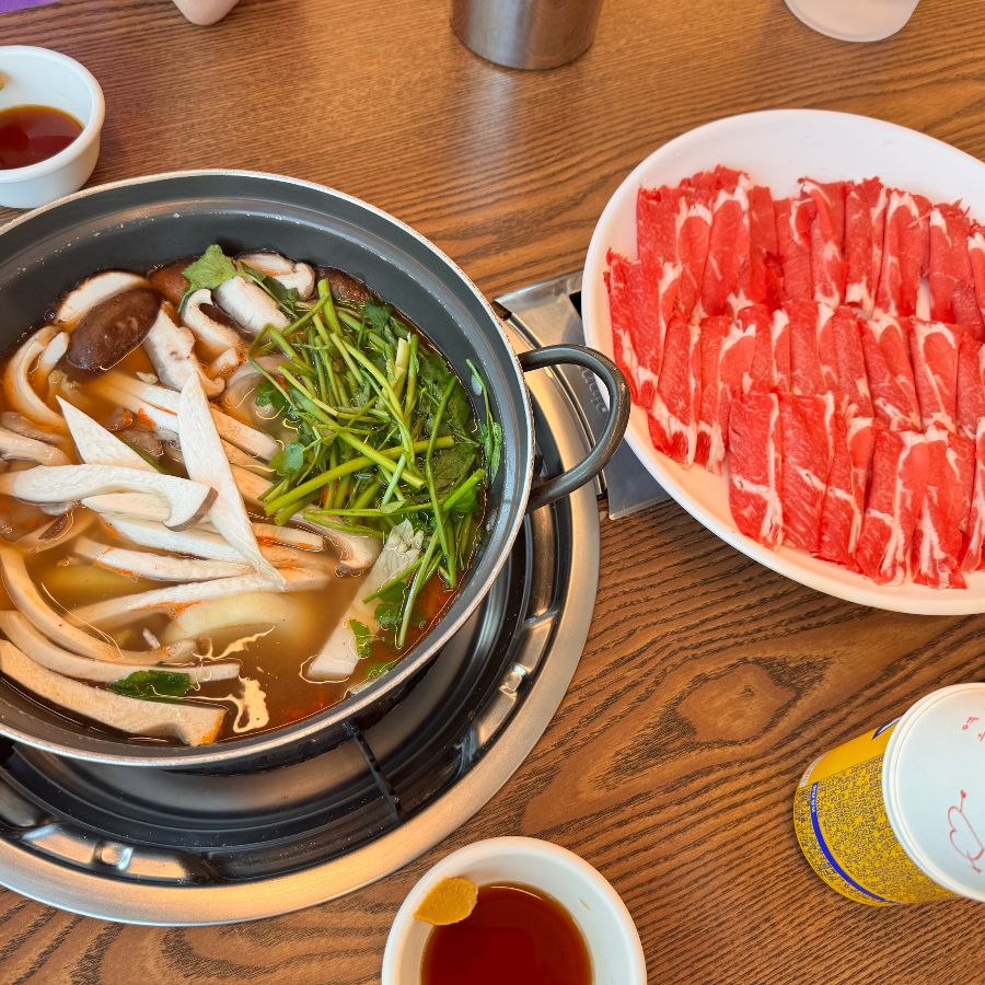 샤브샤브 한 상 차림