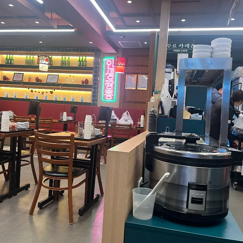 깔끔한 도야짬뽕 내부 인테리어