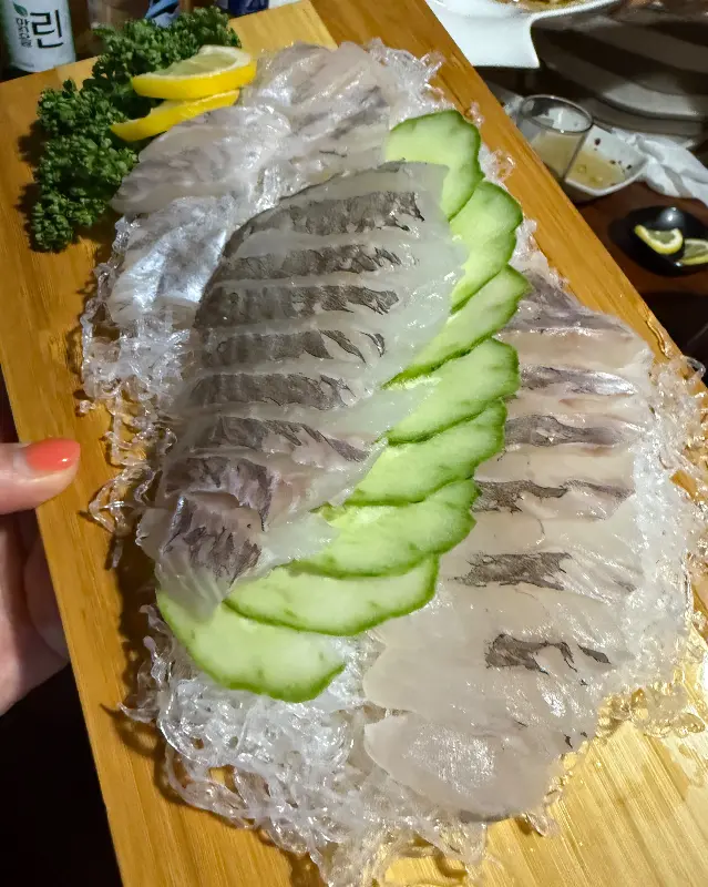 싱싱한 광어회 한 접시