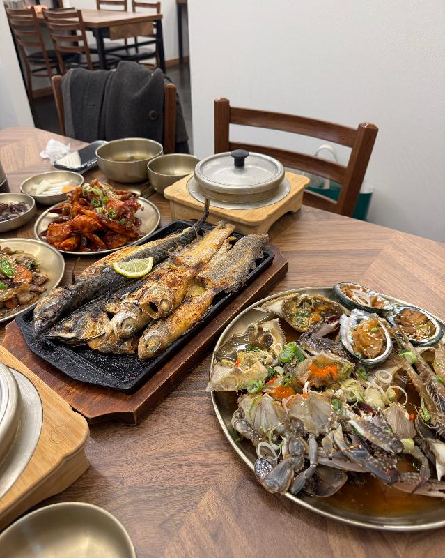 윤기가 흐르는 솥밥