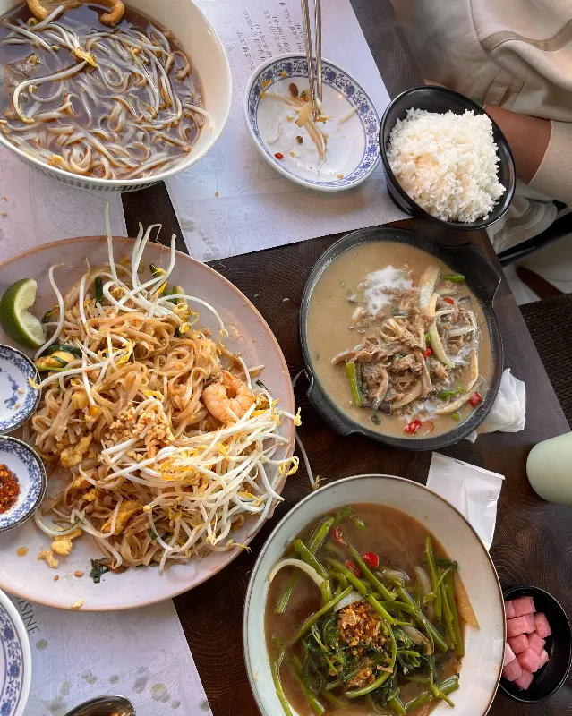 싸얌에서 즐거운 식사