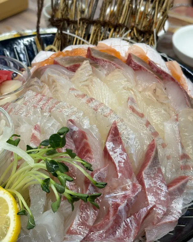 싱싱함이 살아있는 모듬회