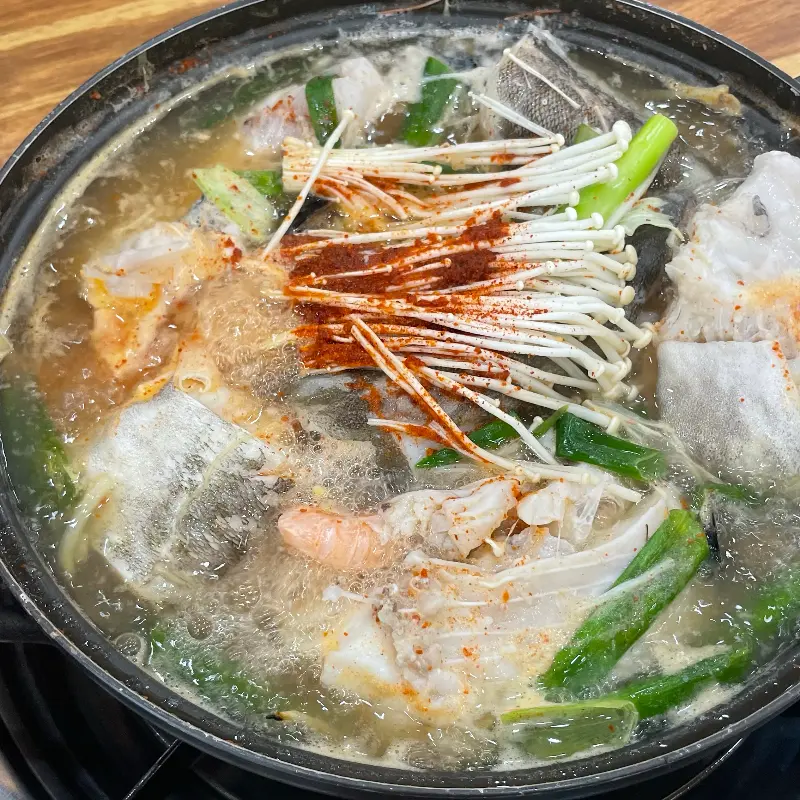 보글보글 끓고 있는 해물탕