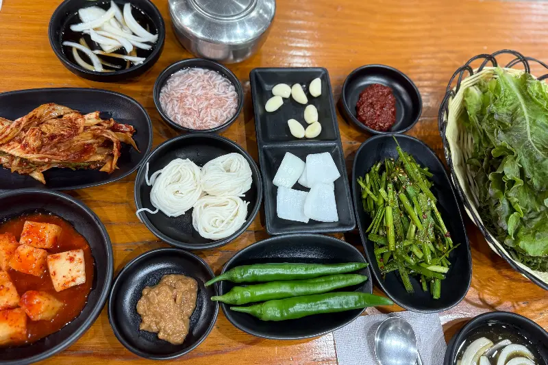 다양한 곁들임과 소스