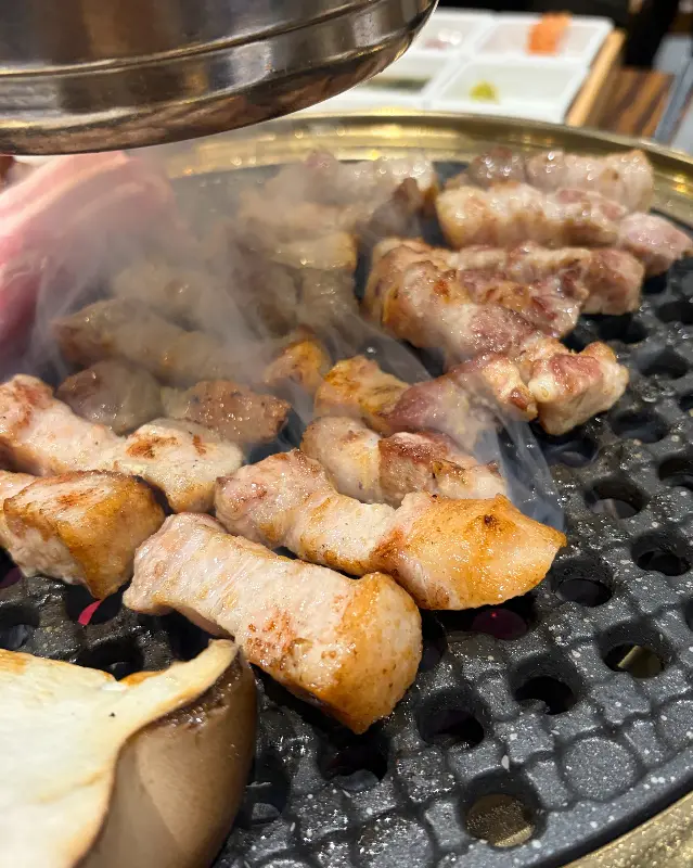 고기 굽는 모습