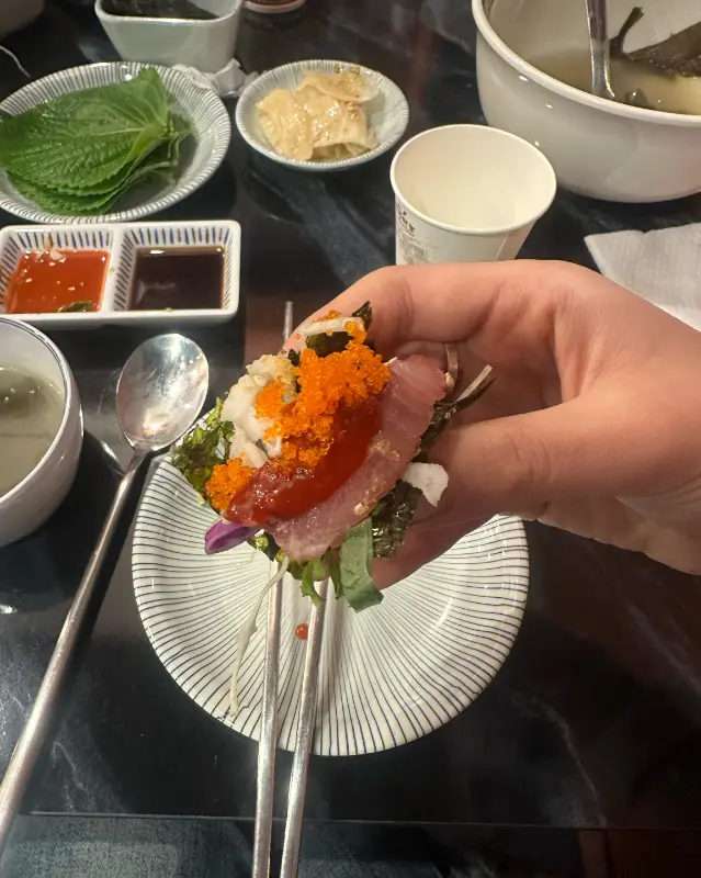 김, 깻잎, 막회의 조화