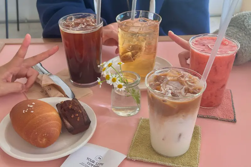 다양한 음료와 디저트