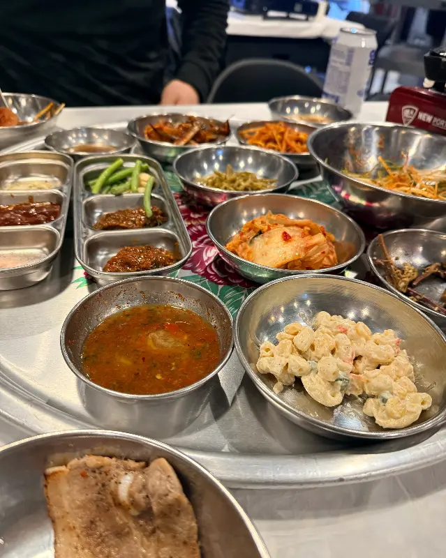 다양한 종류의 밑반찬들