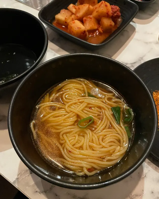 뜨끈하고 매콤한 옥수수온면