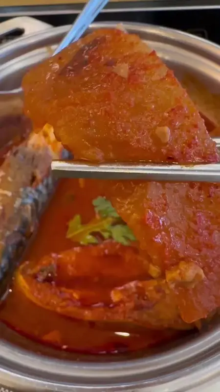 고등어 조림 무 클로즈업