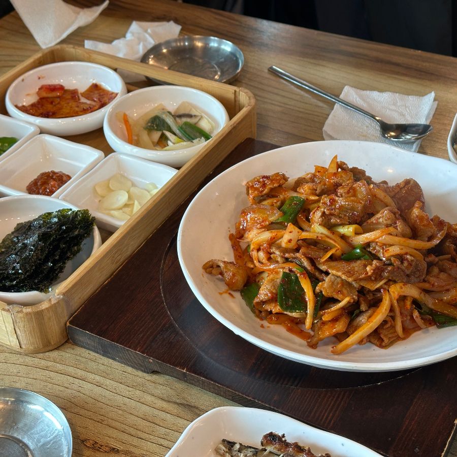 삼거리식당 창원유니시티점 푸짐한 한상차림