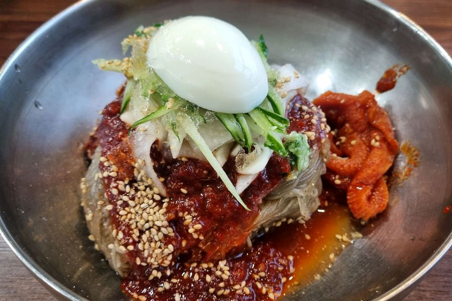 비빔밀면 근접샷