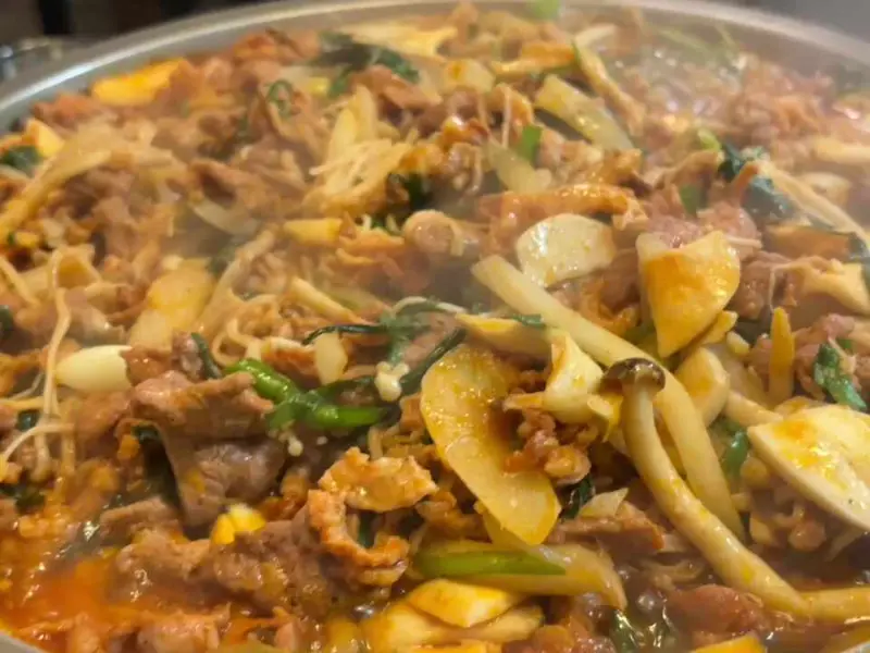 지글지글 익어가는 오리 양념구이