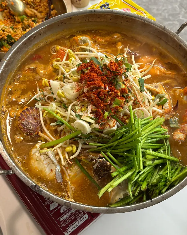 푸짐한 꽃게와 해산물