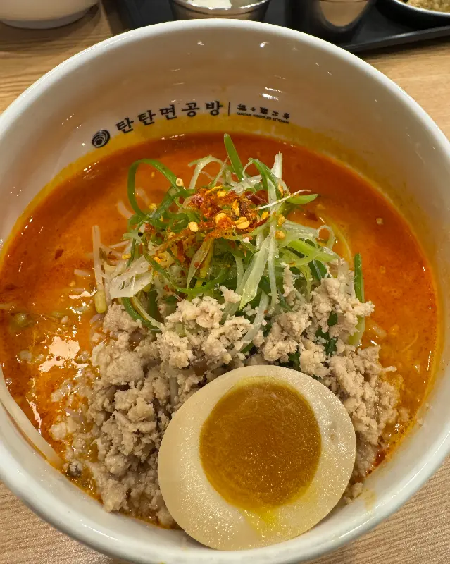 탄탄면 속 숨겨진 면발