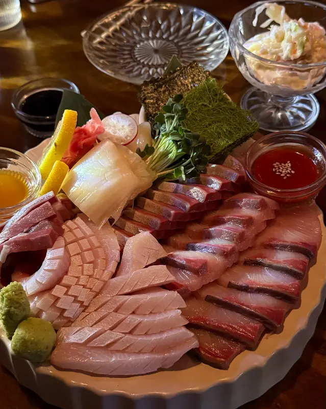 다양한 부위의 방어회 플레이팅