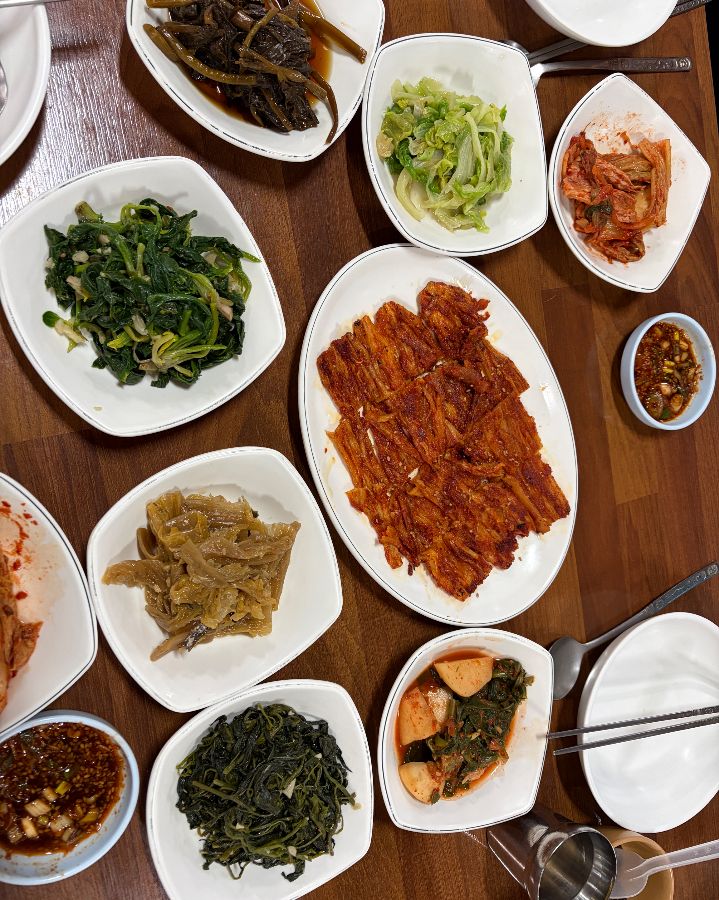 다양하고 맛깔스러운 밑반찬