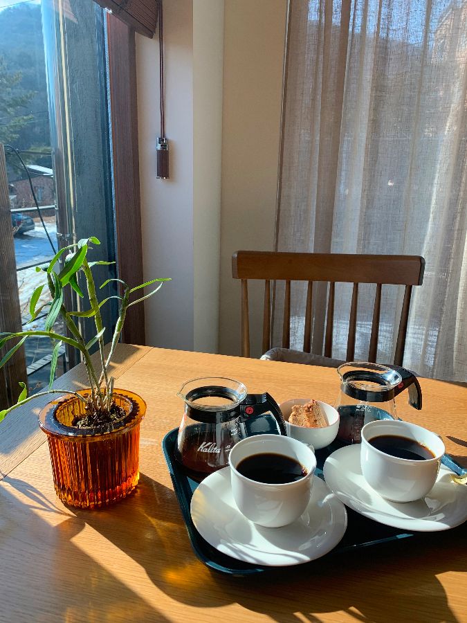 정갈하게 준비된 드립 커피 세트