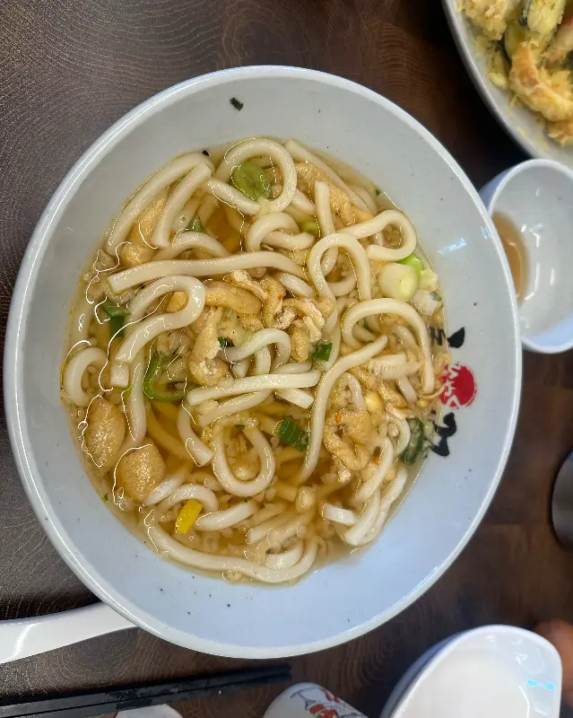 푸짐한 유부 우동