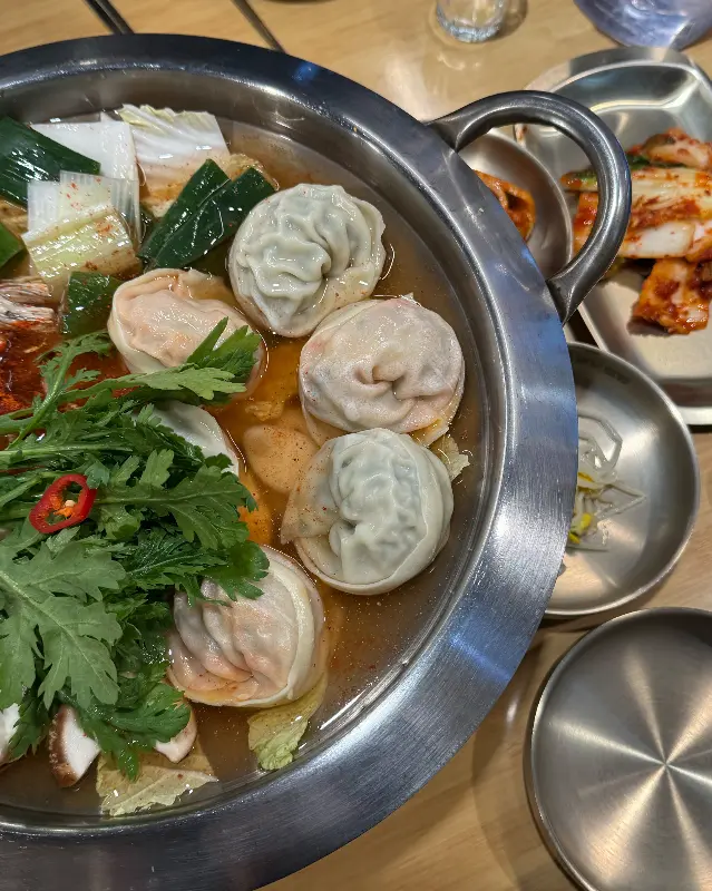 만두가 듬뿍 들어간 만두전골