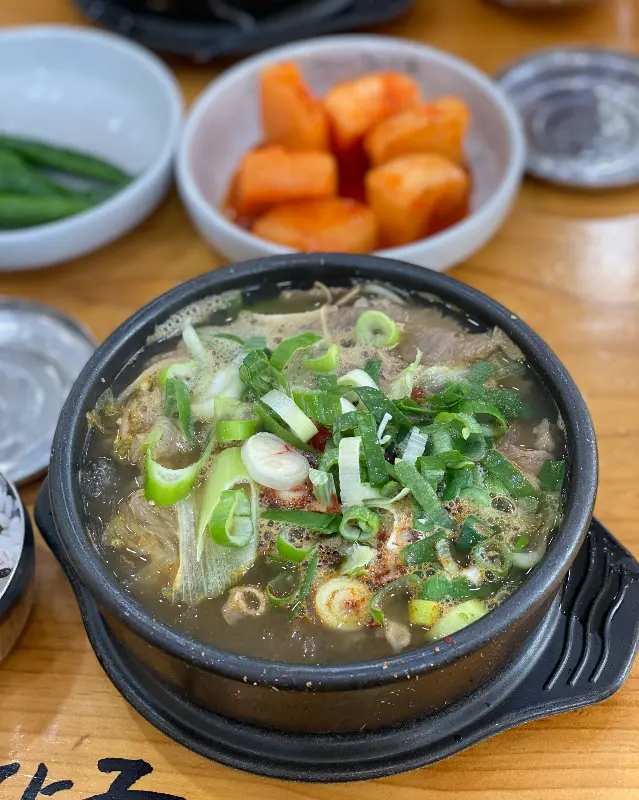 푸짐한 해장국 한 상 차림