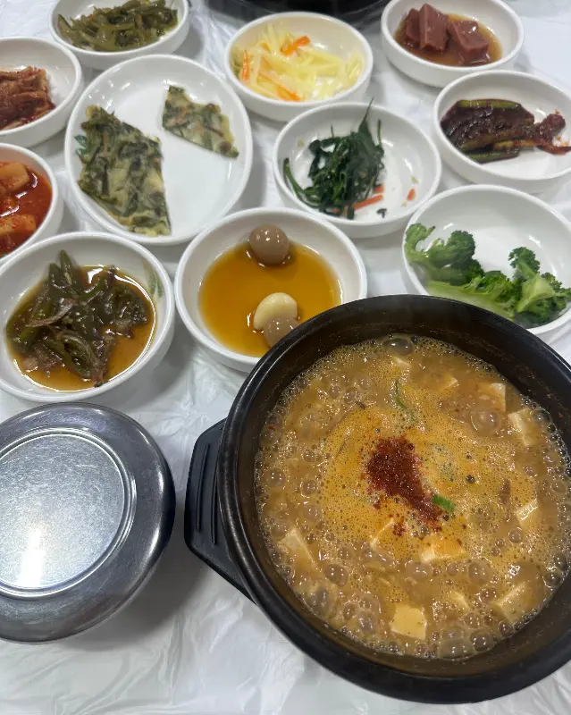 다양한 밑반찬들