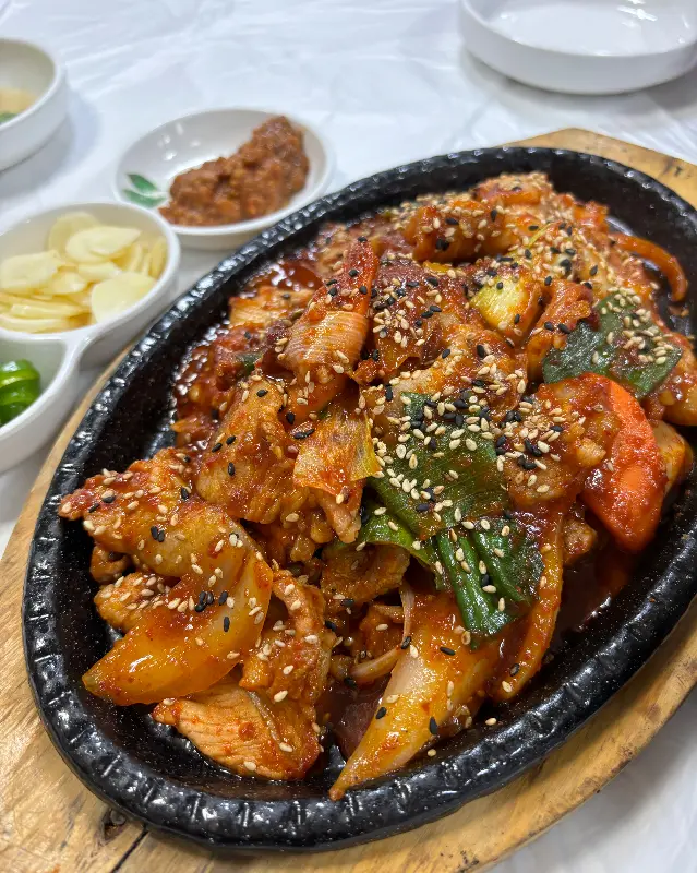 윤기가 흐르는 제육볶음