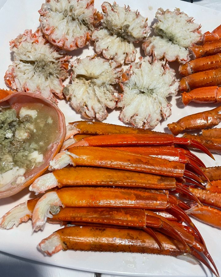 먹기 좋게 손질된 홍게