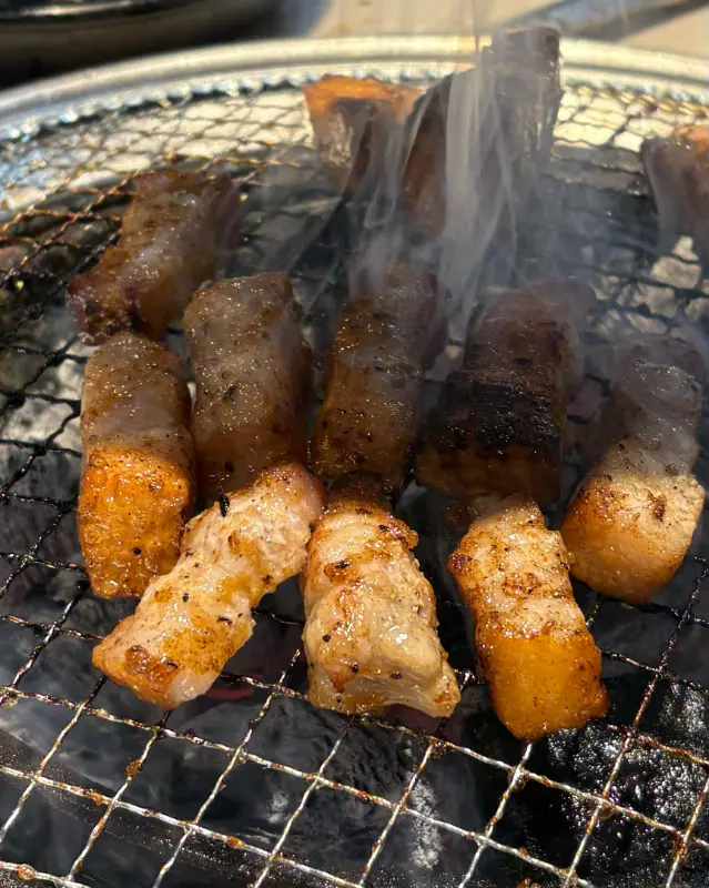 숯불 향이 가득한 삼겹살