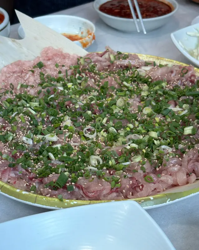 싱싱한 향어회와 초장의 조화