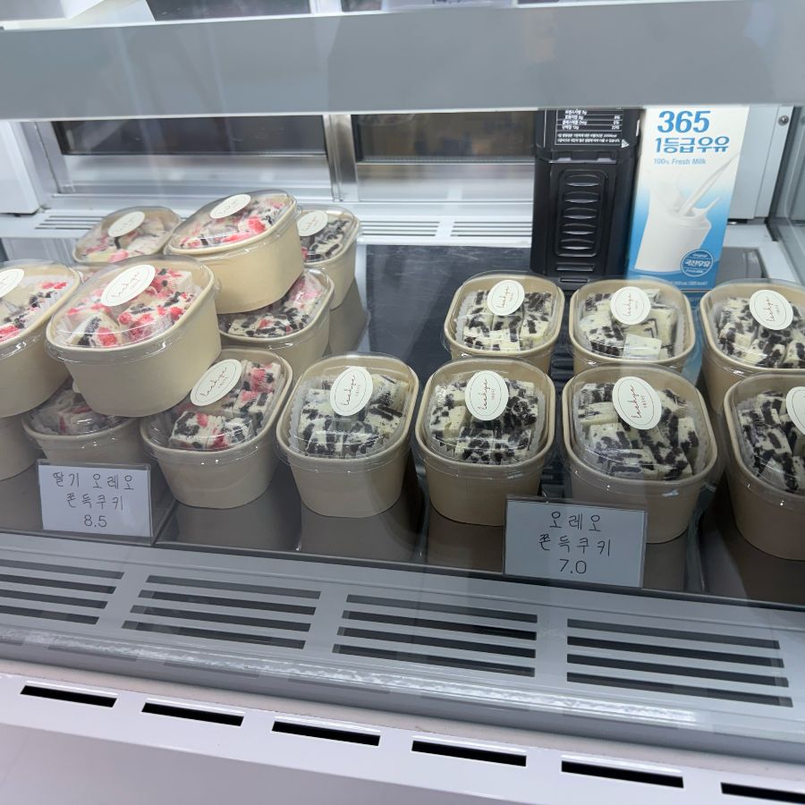 딸기 오레오 두쫀쿠의 아름다운 비주얼