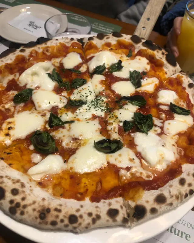 화덕피자의 완벽한 비주얼