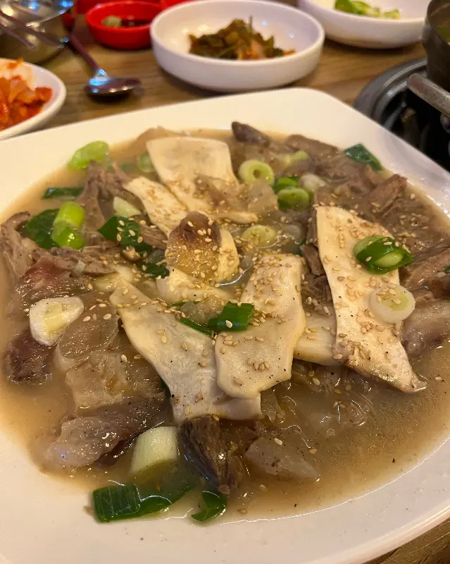 담백하고 부드러운 한우 스지 수육